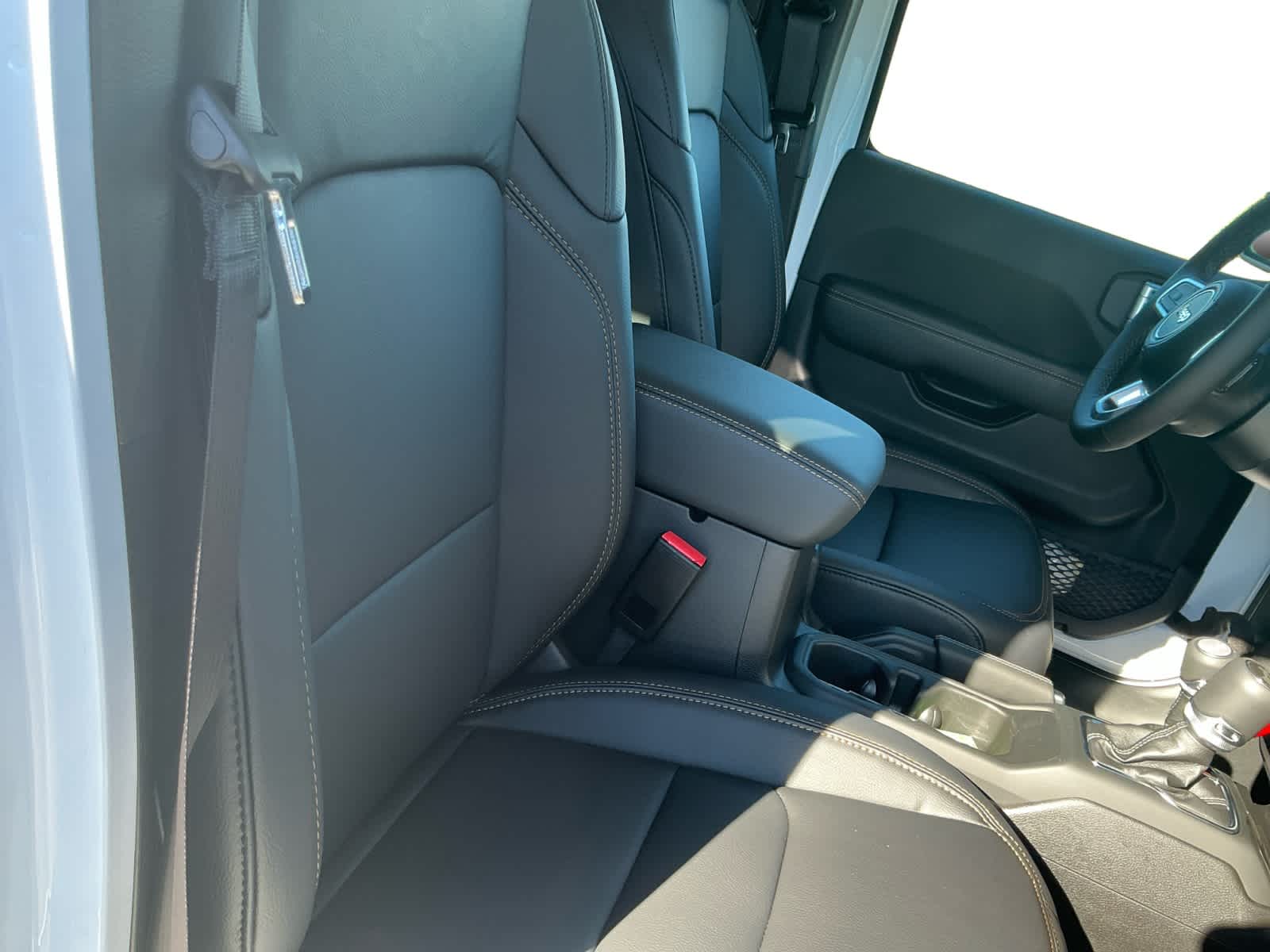 2027 Jeep Wrangler WRANGLER 4-DOOR SAHARA