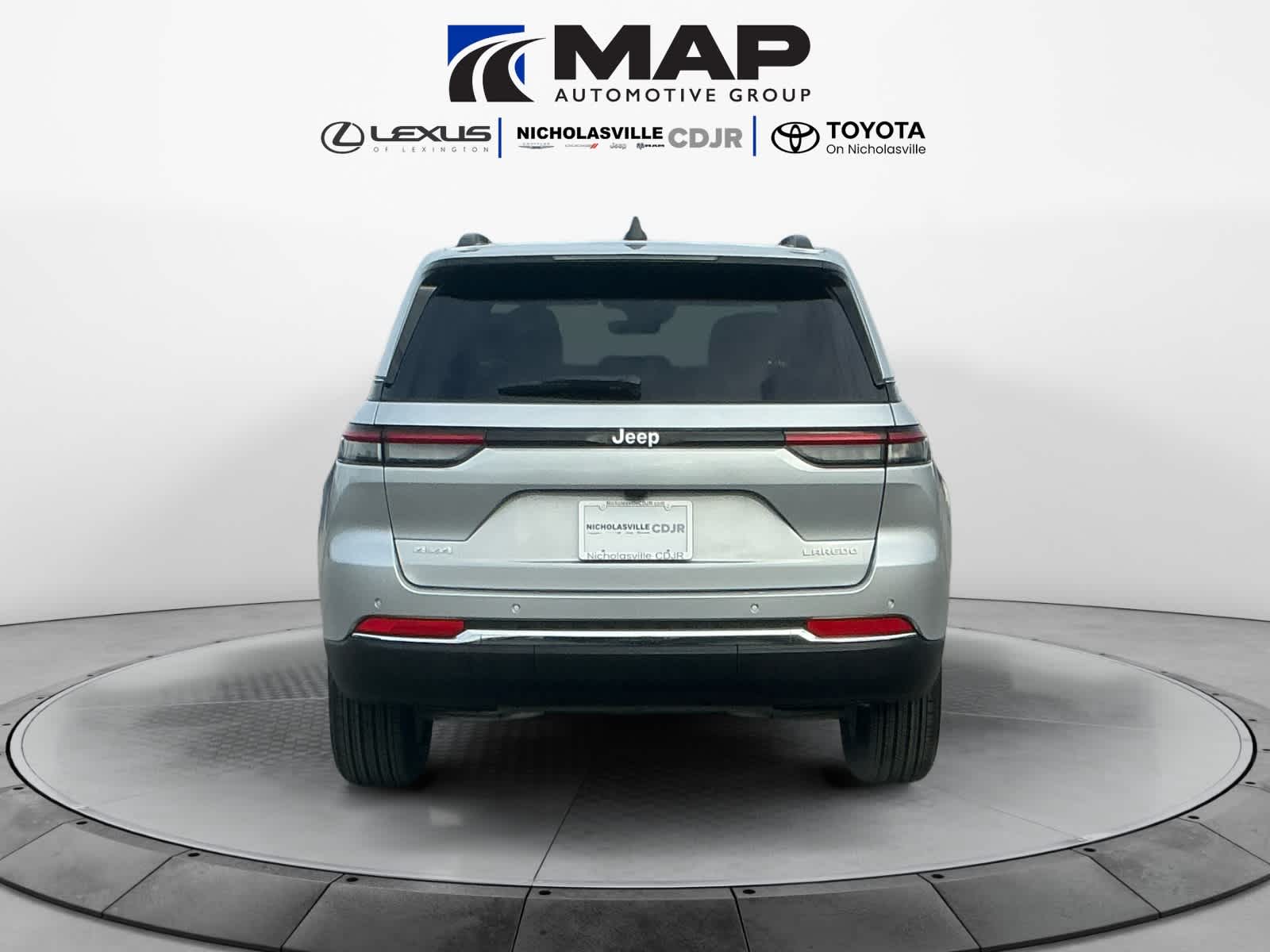 2025 Jeep Grand Cherokee GRAND CHEROKEE LAREDO X 4X4