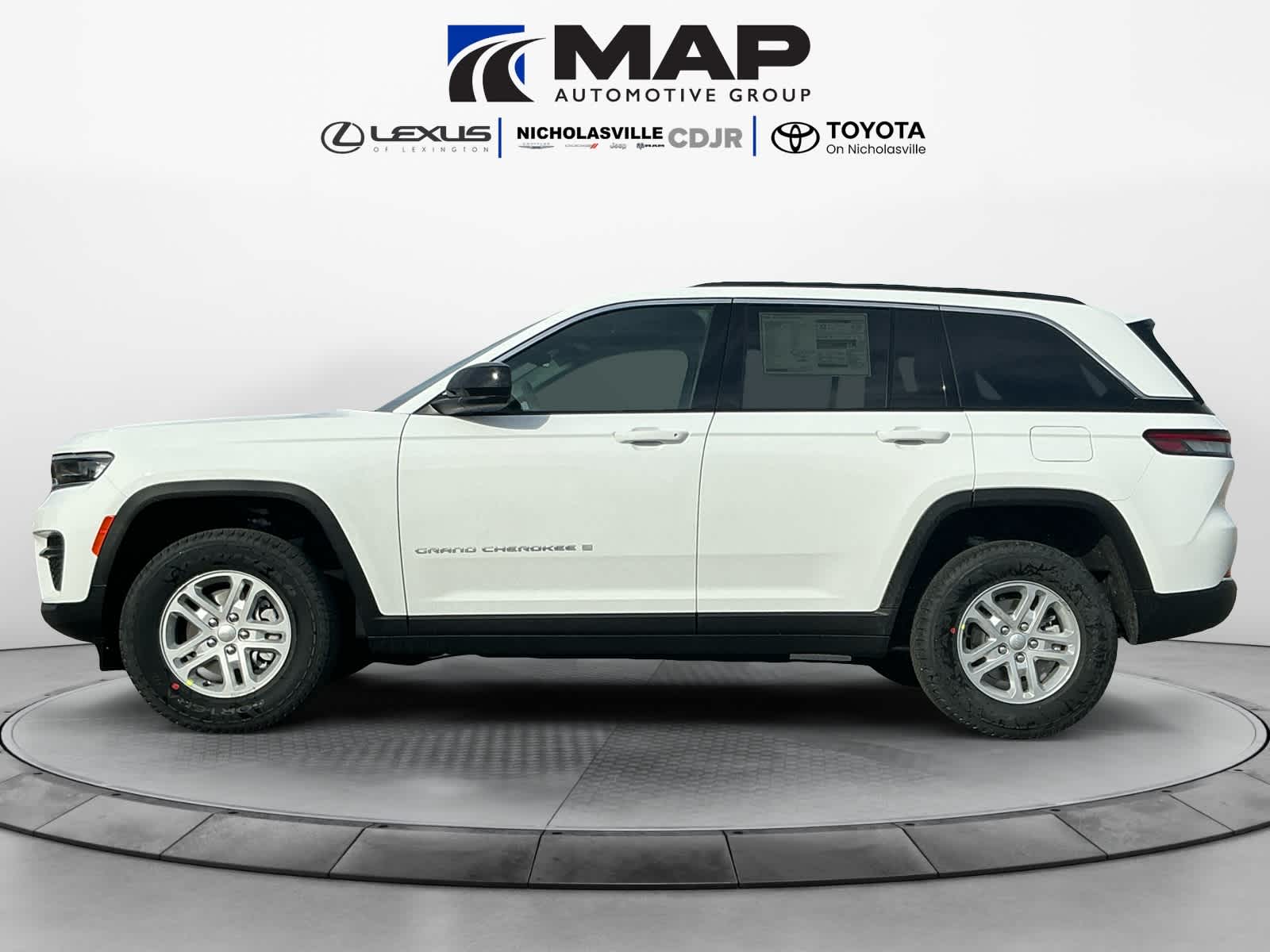 2025 Jeep Grand Cherokee GRAND CHEROKEE LAREDO 4X4