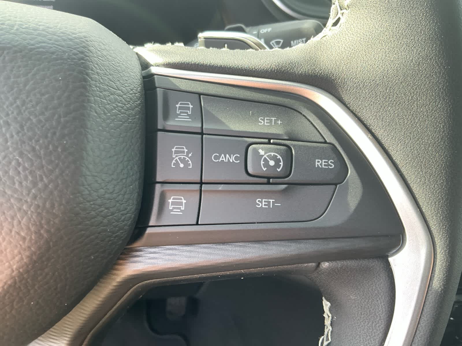 2025 Jeep Grand Cherokee GRAND CHEROKEE LAREDO 4X4