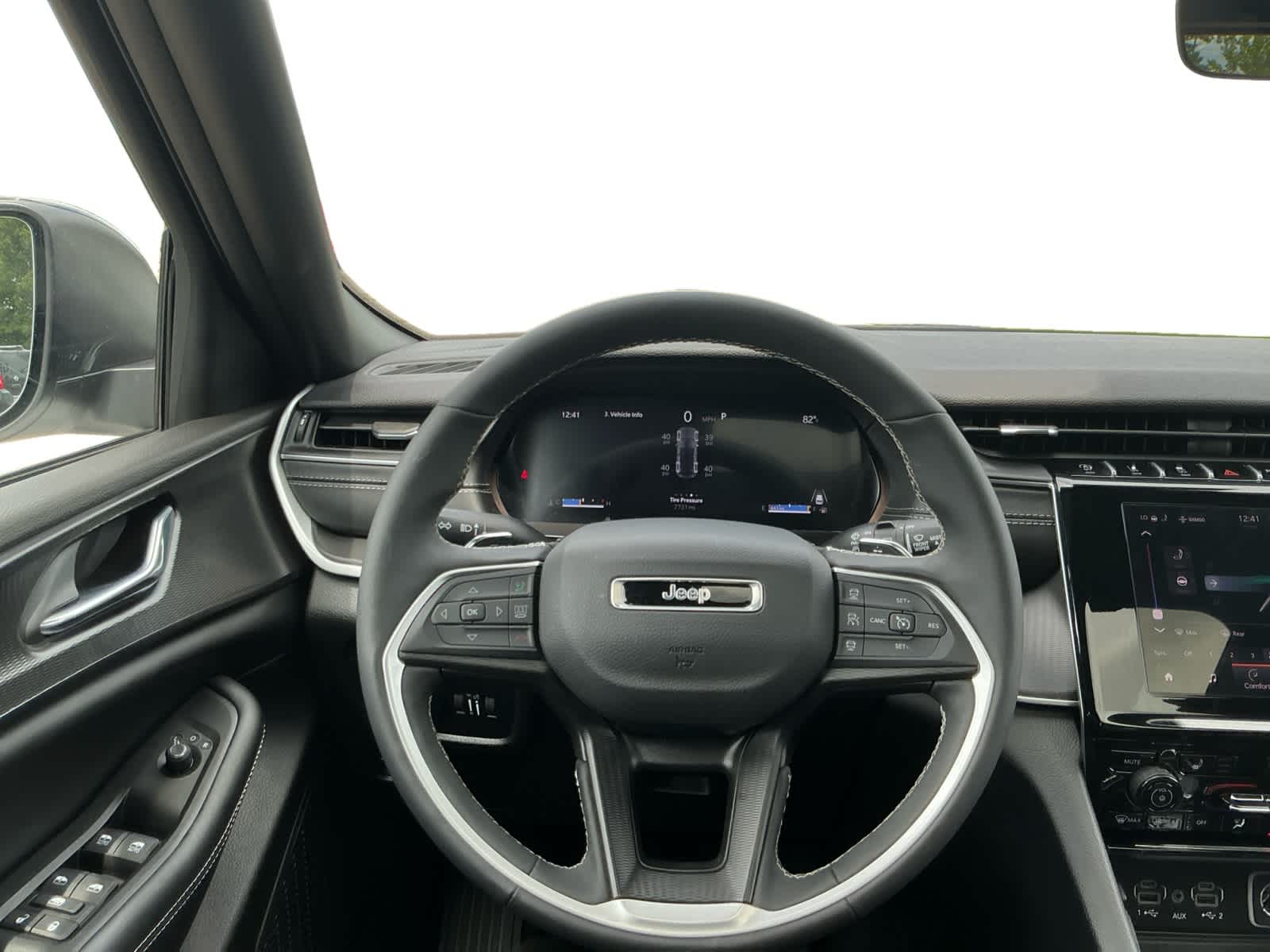 2025 Jeep Grand Cherokee GRAND CHEROKEE LAREDO X 4X4