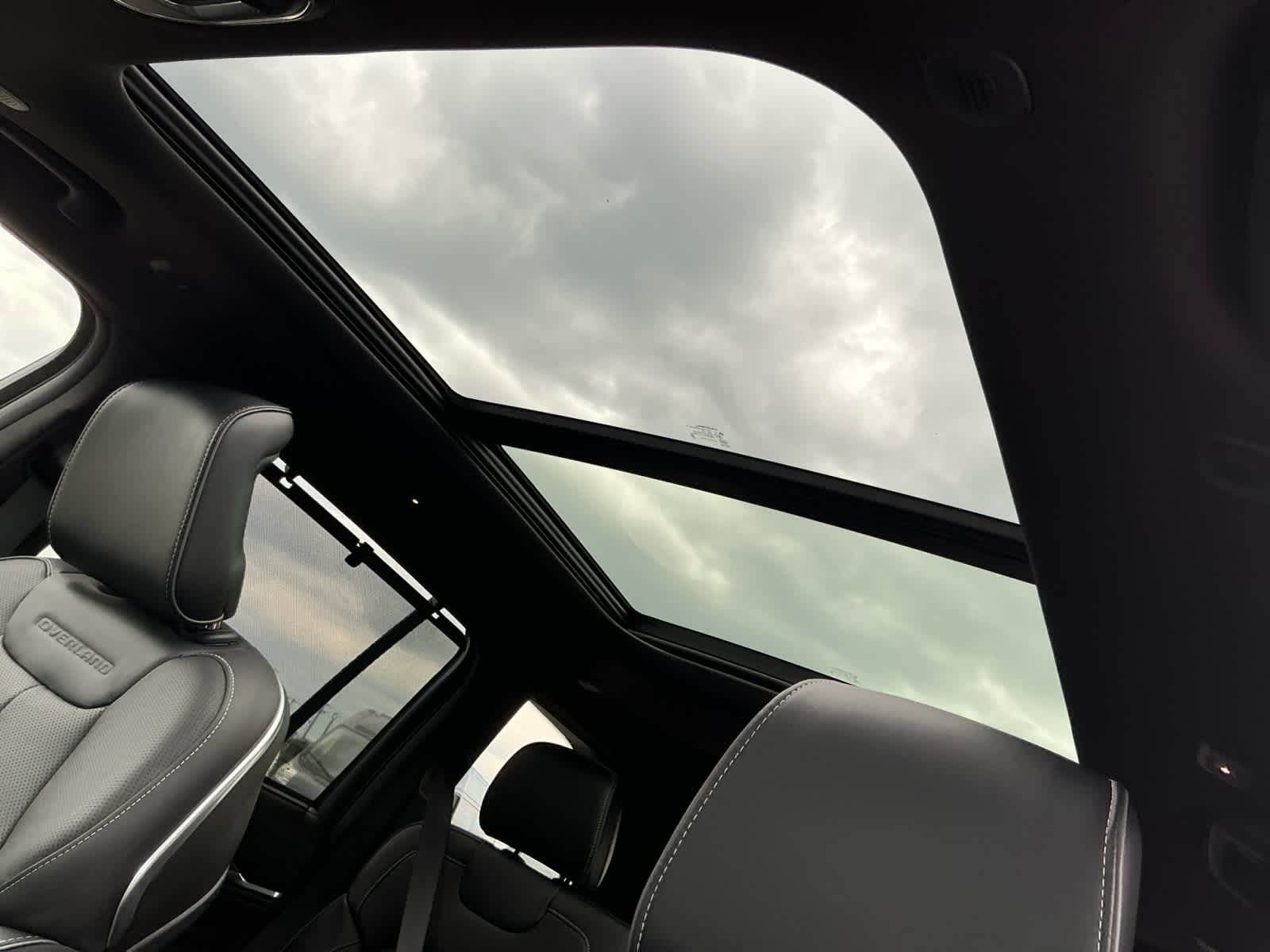 2025 Jeep Grand Cherokee GRAND CHEROKEE OVERLAND 4X4