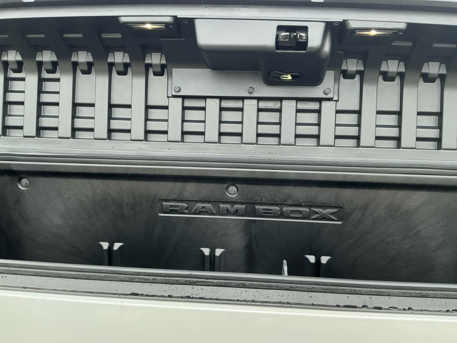 2027 RAM Ram 1500 RAM 1500 LIMITED CREW CAB 4X4 5'7' BOX