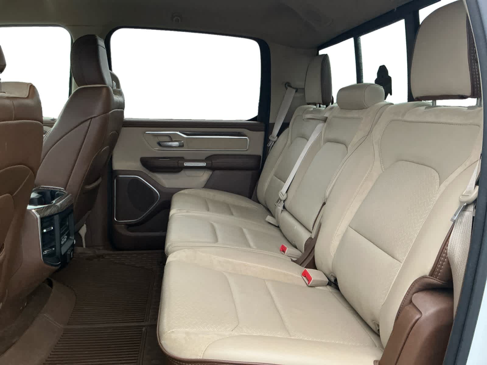 2020 RAM 1500 Laramie Crew Cab 4x4 5'7' Box