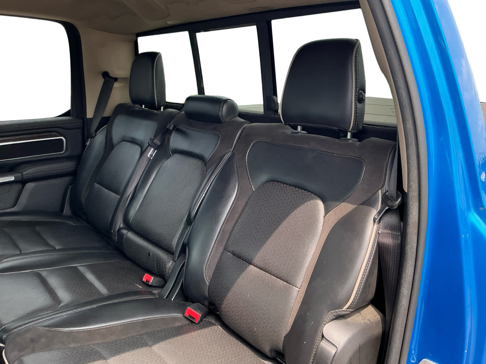 2020 RAM 1500 Laramie Crew Cab 4x4 6'4' Box