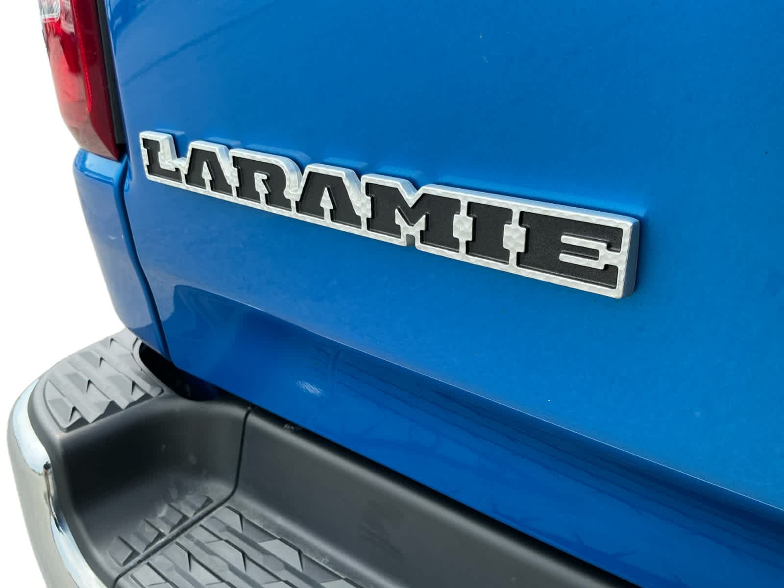 2020 RAM 1500 Laramie Crew Cab 4x4 6'4' Box