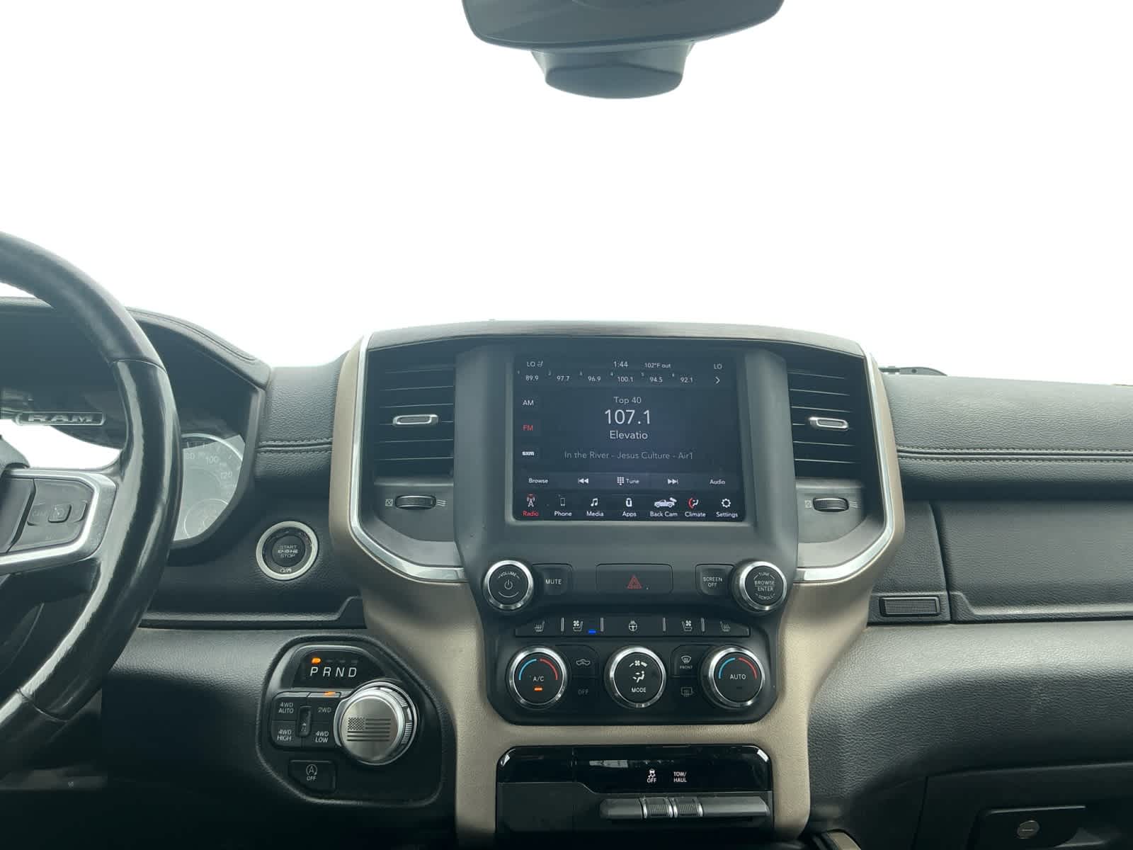 2020 RAM 1500 Laramie Crew Cab 4x4 6'4' Box
