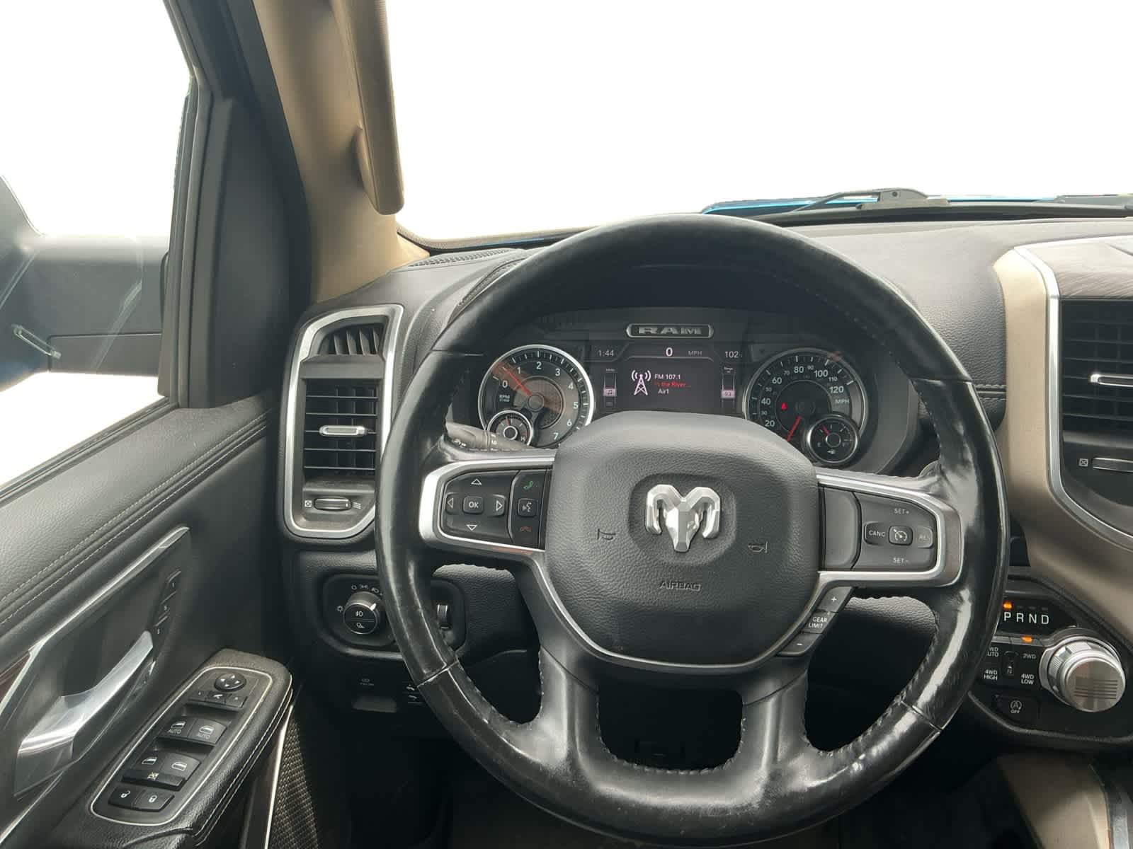 2020 RAM 1500 Laramie Crew Cab 4x4 6'4' Box