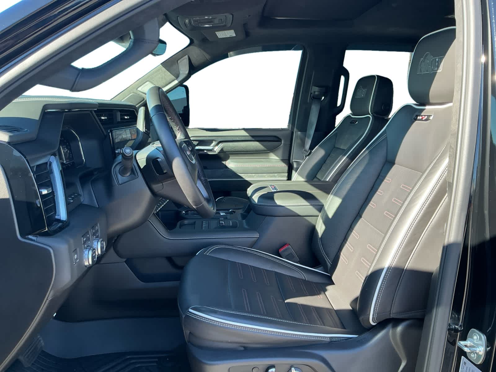 2025 GMC Sierra 2500HD 4WD Crew Cab Standard Bed AT4X