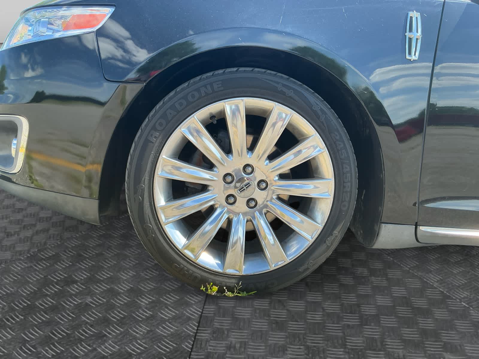 2011 Lincoln MKS 4dr Sdn 3.7L FWD