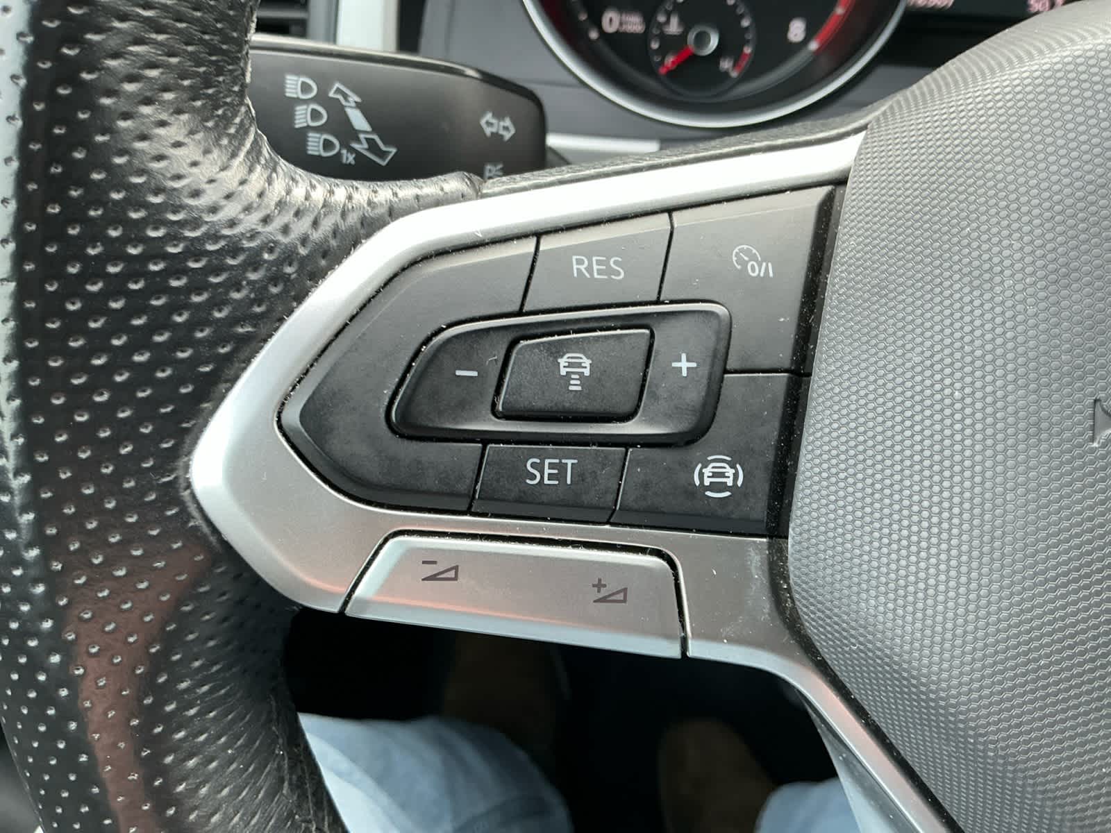 2021 Volkswagen Atlas Cross Sport 3.6L V6 SE w/Technology R-Line