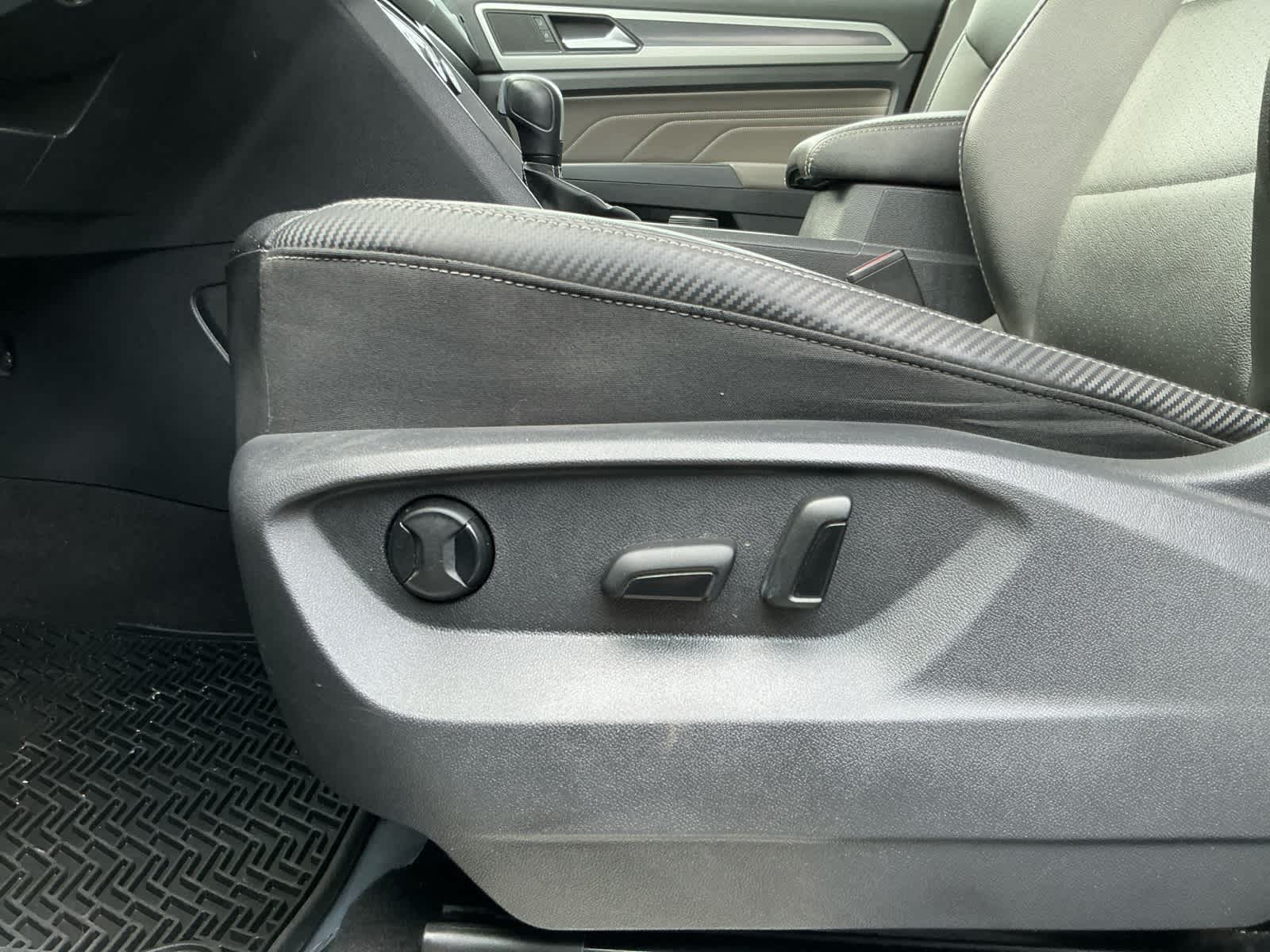 2021 Volkswagen Atlas Cross Sport 3.6L V6 SE w/Technology R-Line