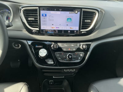 2025 Chrysler Voyager VOYAGER LX