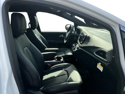 2025 Chrysler Voyager VOYAGER LX