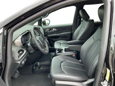 2025 Chrysler Voyager VOYAGER LX