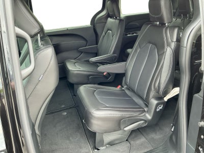 2025 Chrysler Voyager VOYAGER LX