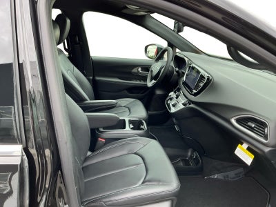 2025 Chrysler Voyager VOYAGER LX