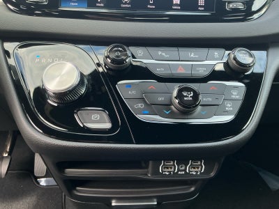 2025 Chrysler Voyager VOYAGER LX