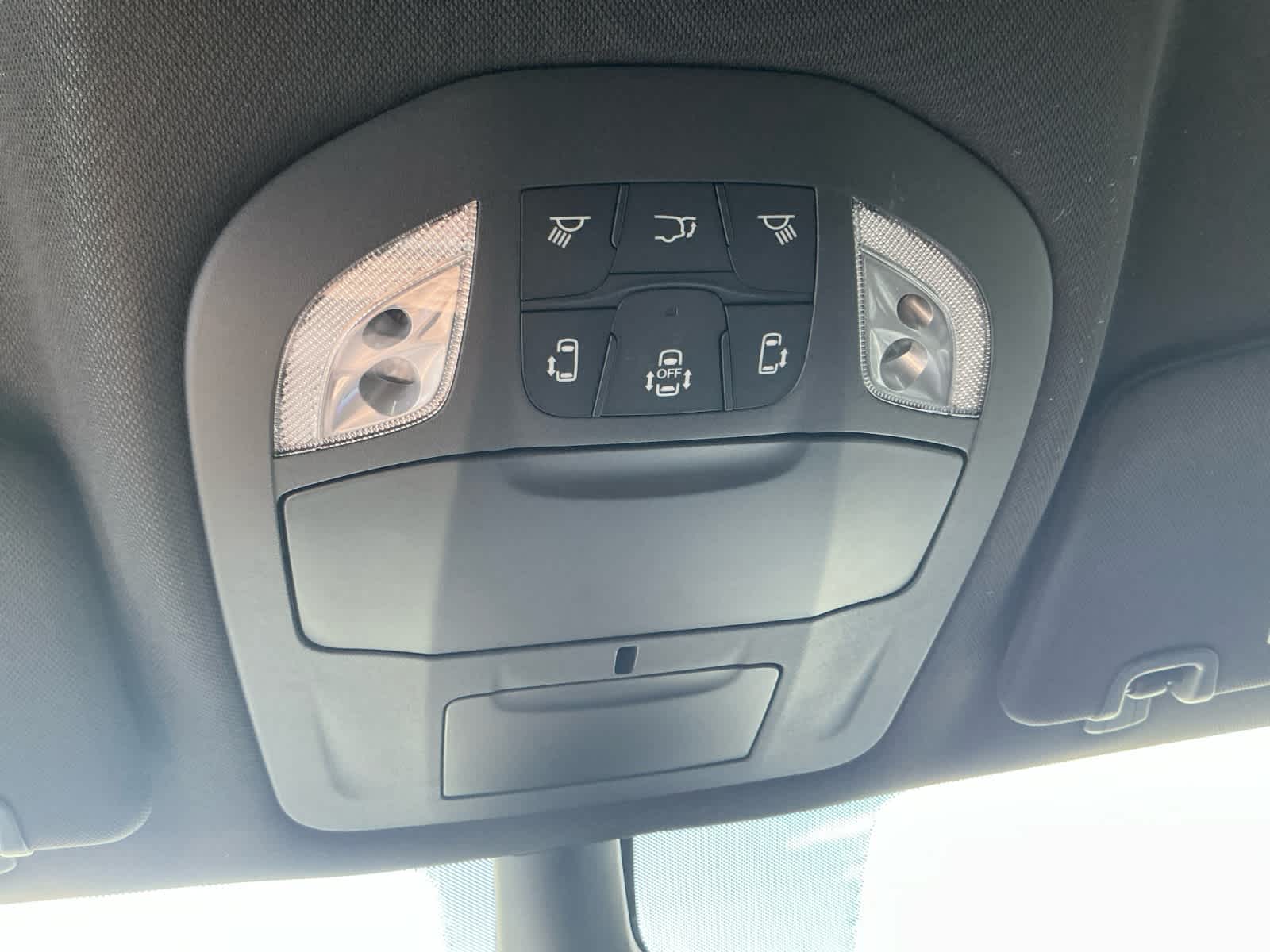 2025 Chrysler Voyager VOYAGER LX