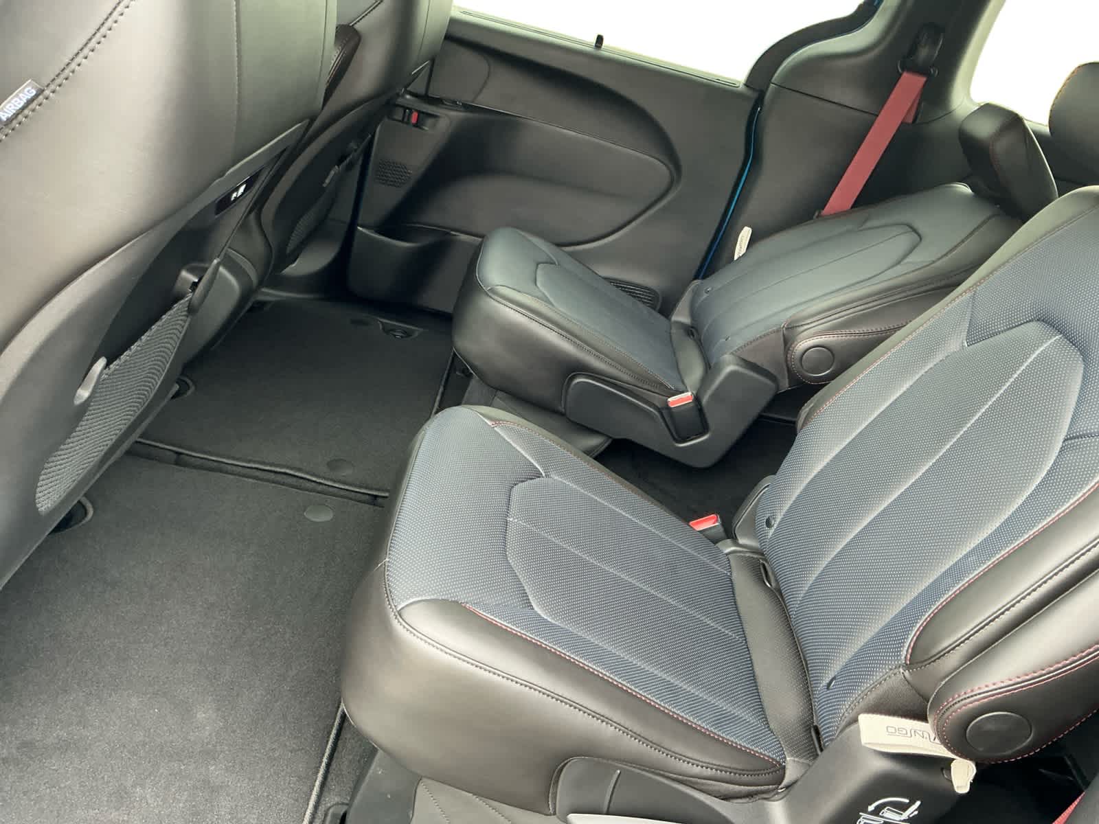 2027 Chrysler Pacifica PACIFICA SELECT AWD