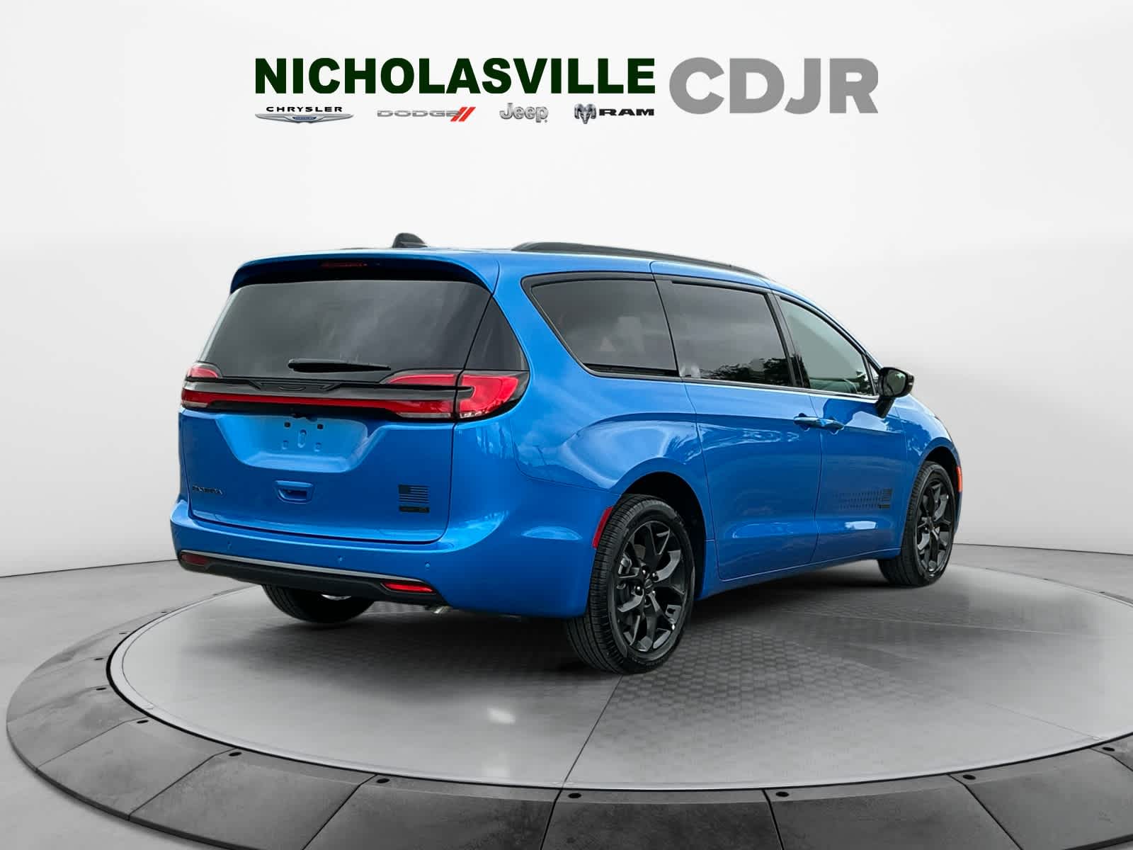 2027 Chrysler Pacifica PACIFICA SELECT AWD