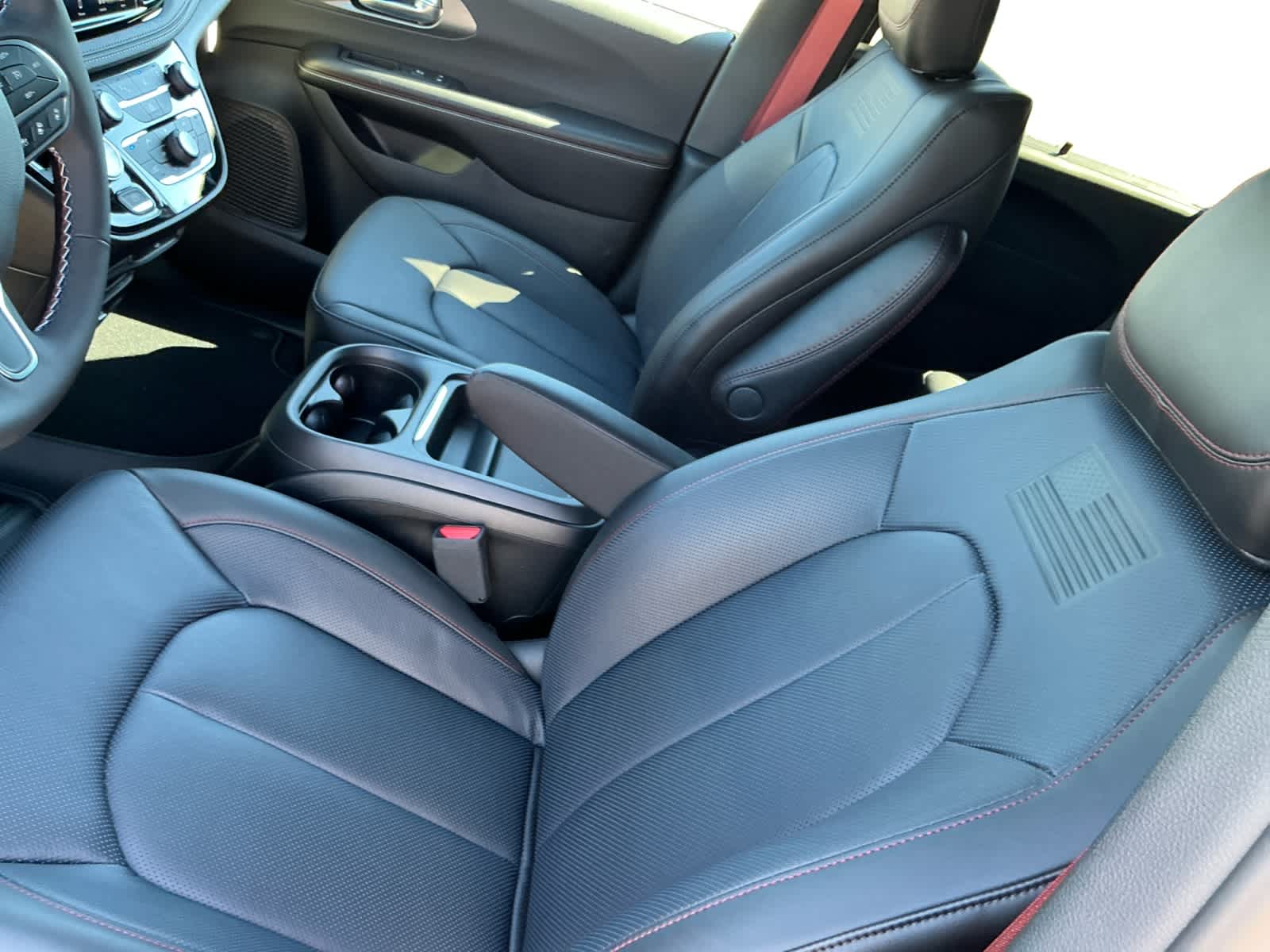 2027 Chrysler Pacifica PACIFICA SELECT AWD