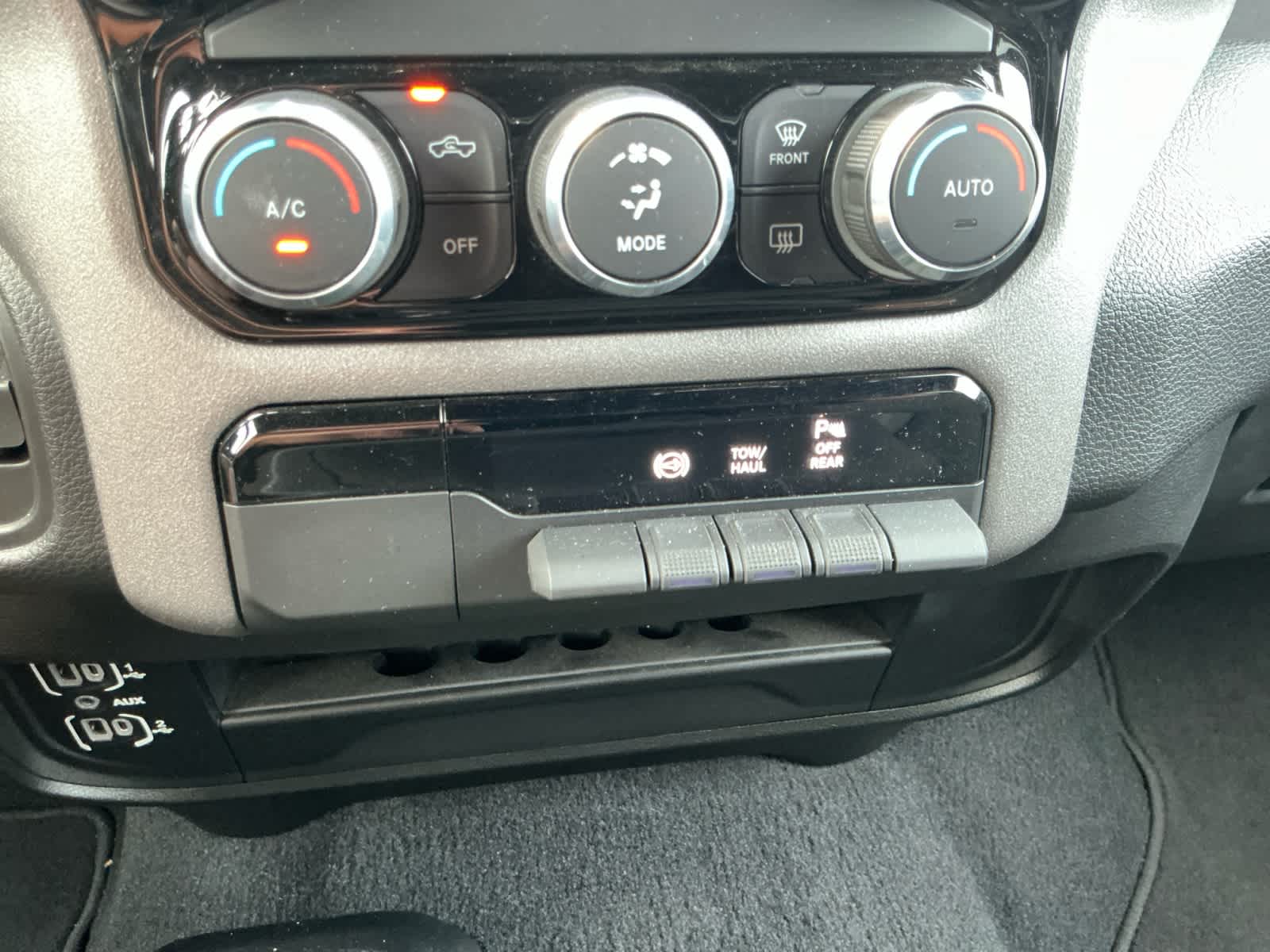 2024 RAM 3500 Tradesman Crew Cab 4x4 6'4' Box