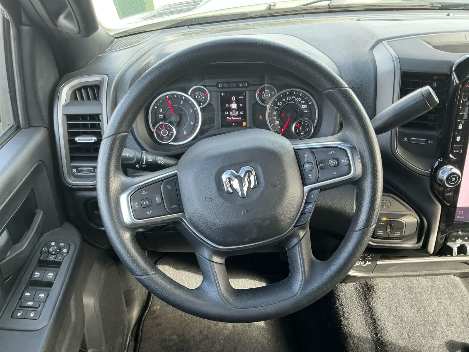 2026 RAM Ram 2500 RAM 2500 BLACK EXPRESS CREW CAB 4X4 6'4' BOX