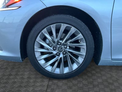 2023 Lexus ES 300h Luxury