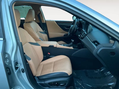 2023 Lexus ES 300h Luxury