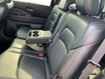 2023 Nissan Pathfinder SL 4WD