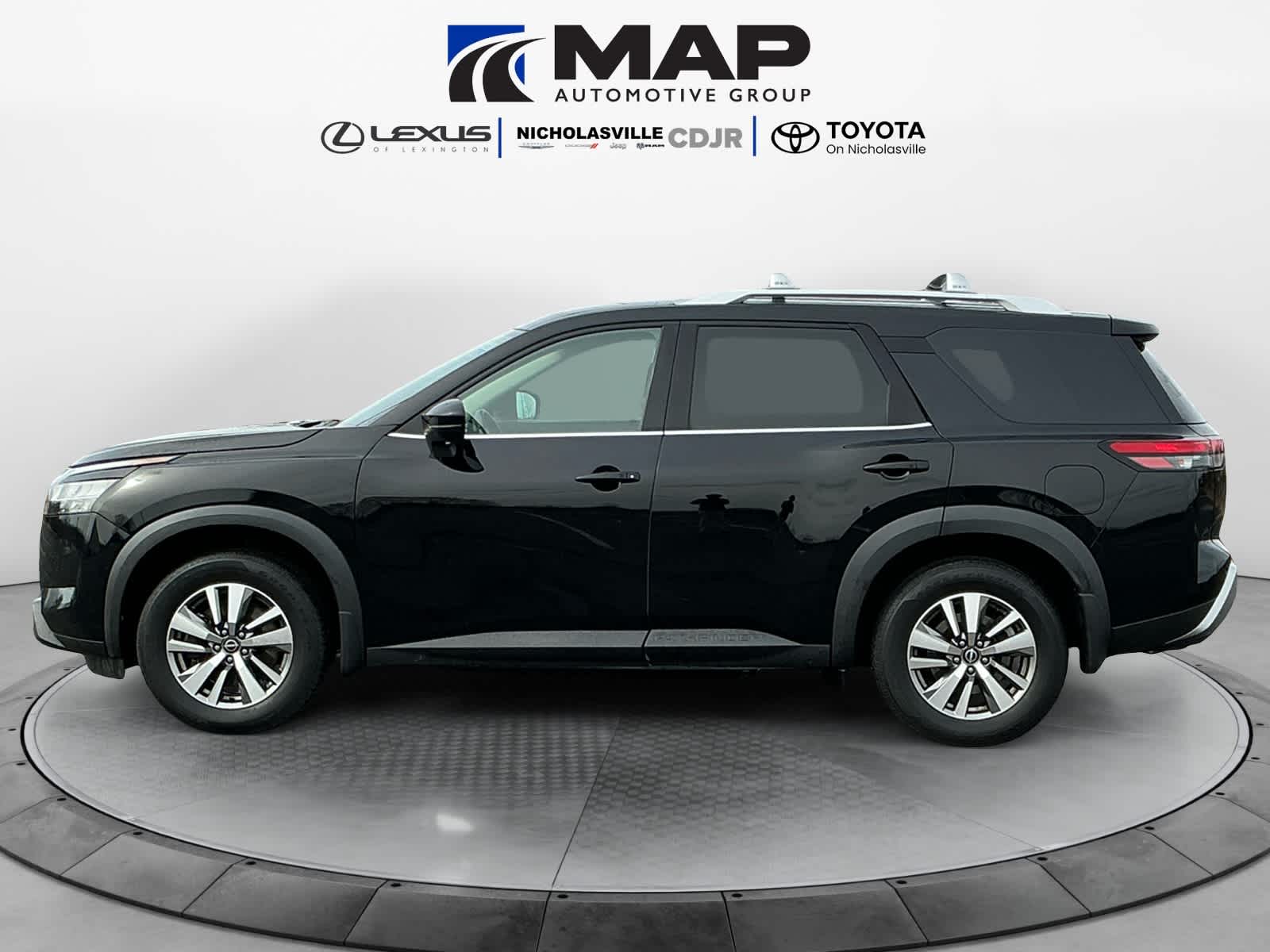 2023 Nissan Pathfinder SL 4WD