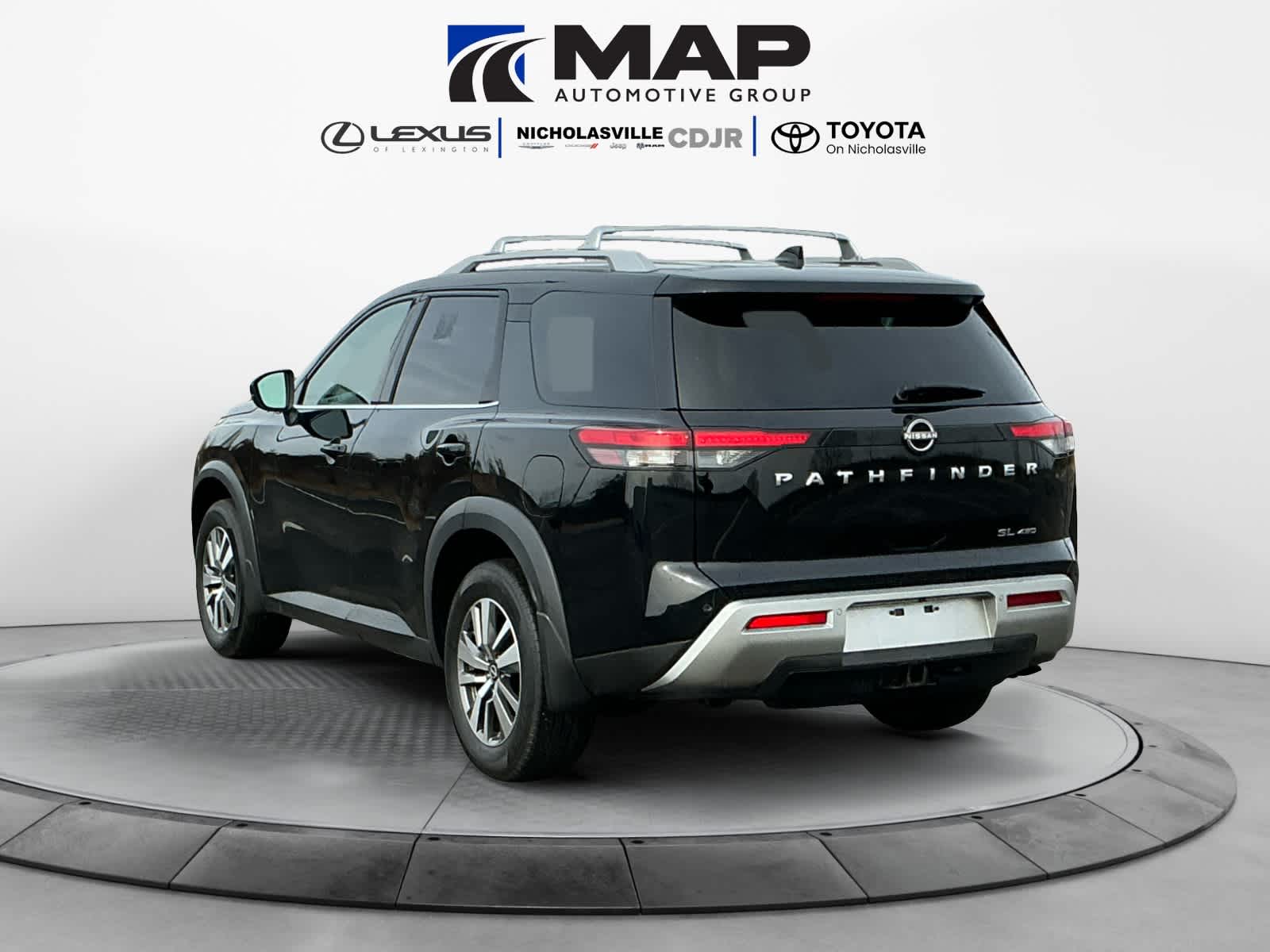 2023 Nissan Pathfinder SL 4WD