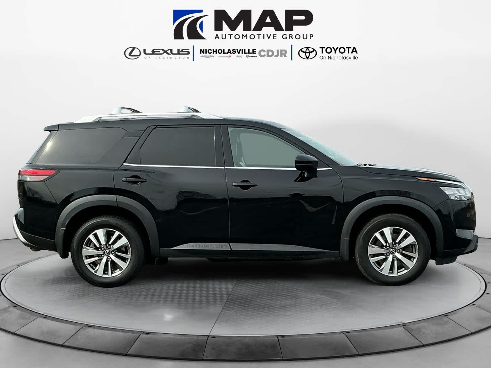 2023 Nissan Pathfinder SL 4WD