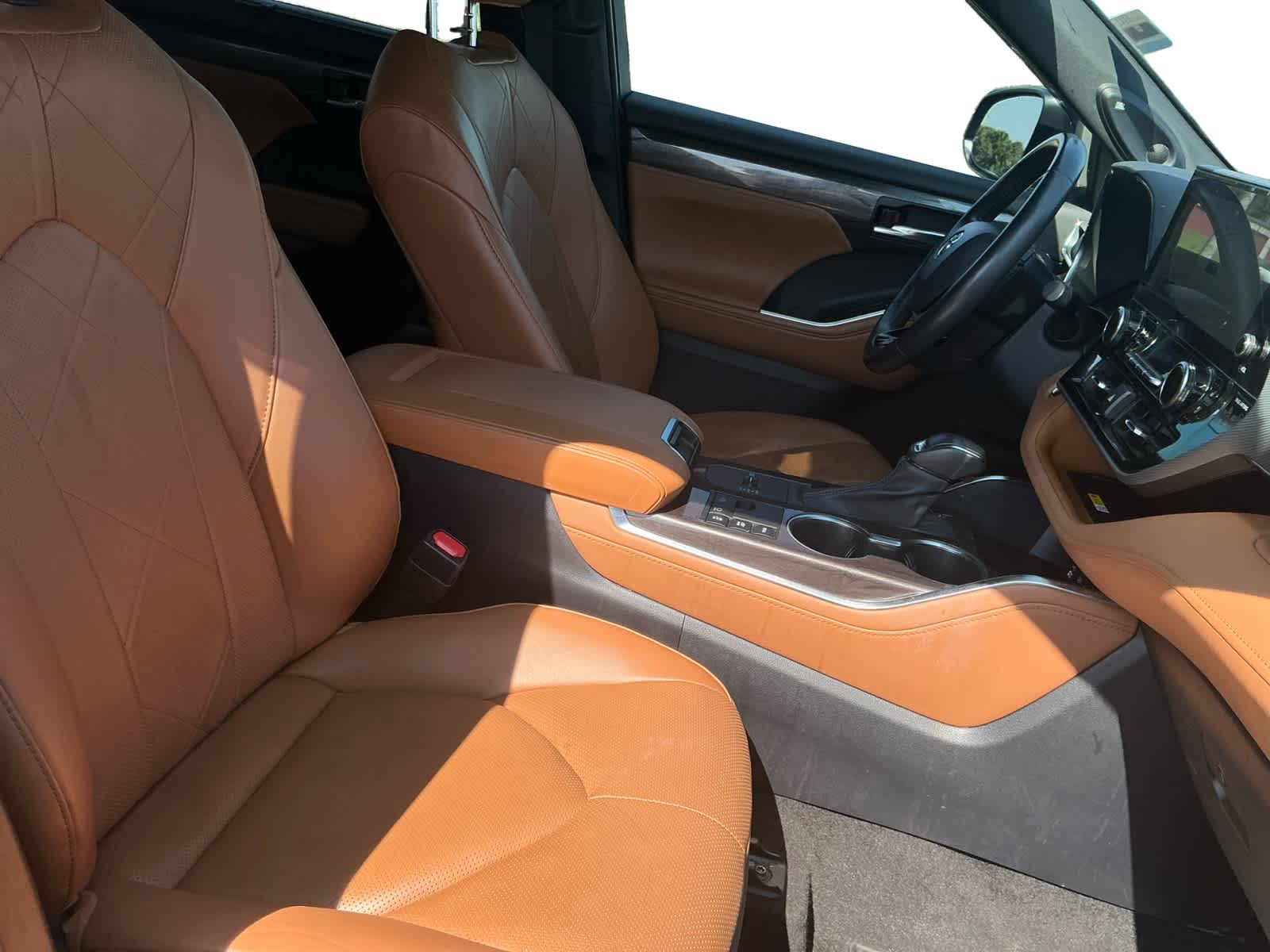 2023 Toyota Highlander Hybrid Platinum