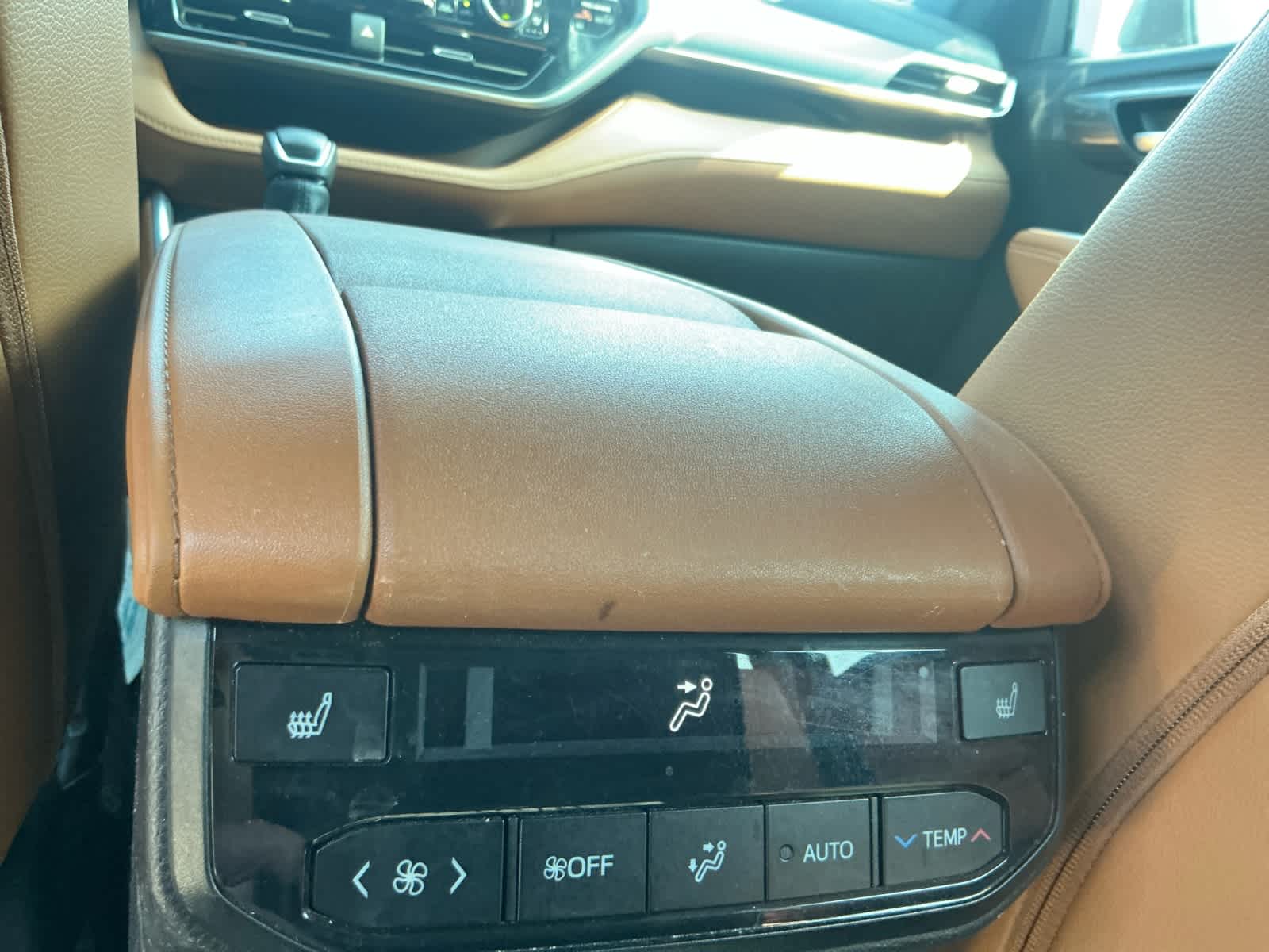 2023 Toyota Highlander Hybrid Platinum