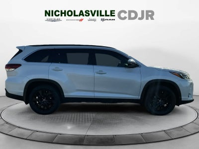 2019 Toyota Highlander SE