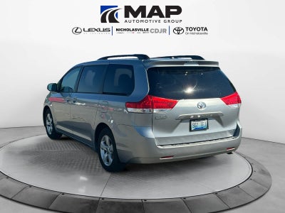 2013 Toyota Sienna LE V6 8 Passenger