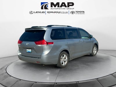 2013 Toyota Sienna LE V6 8 Passenger