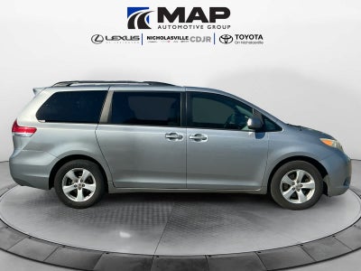 2013 Toyota Sienna LE V6 8 Passenger