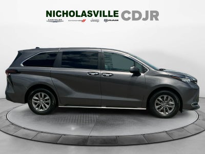 2023 Toyota Sienna XLE