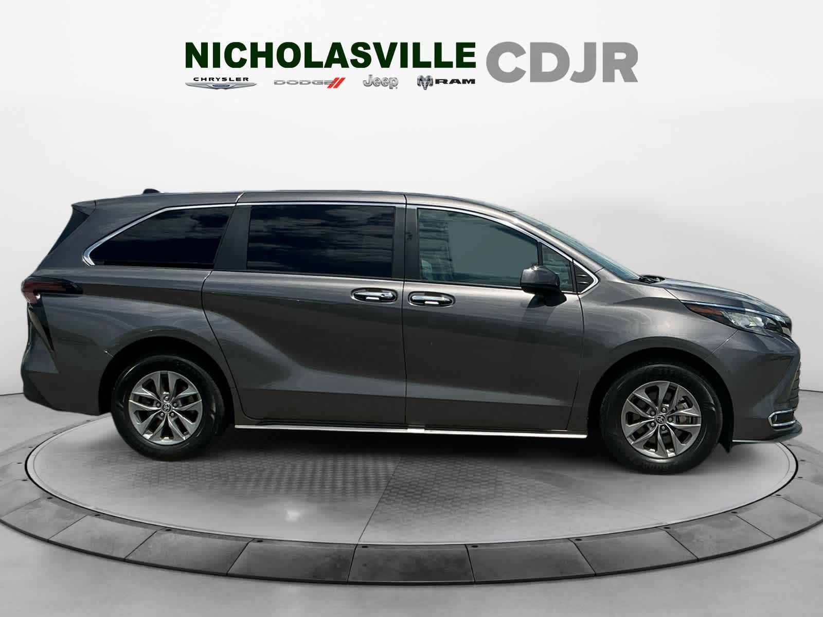 2023 Toyota Sienna XLE