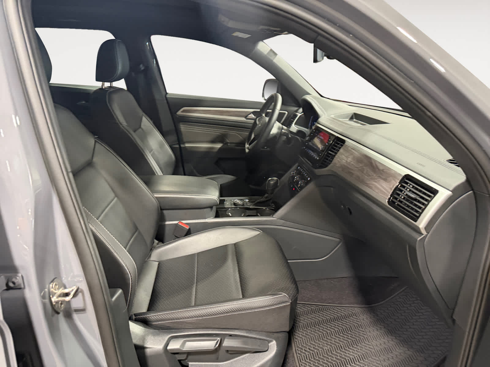 2022 Volkswagen Atlas Cross Sport 2.0T SE w/Technology
