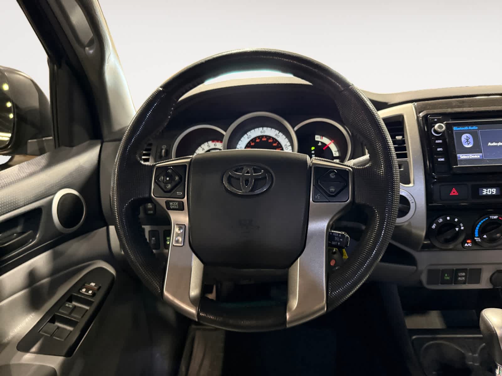 2014 Toyota Tacoma 4WD Double Cab V6 AT (Natl)