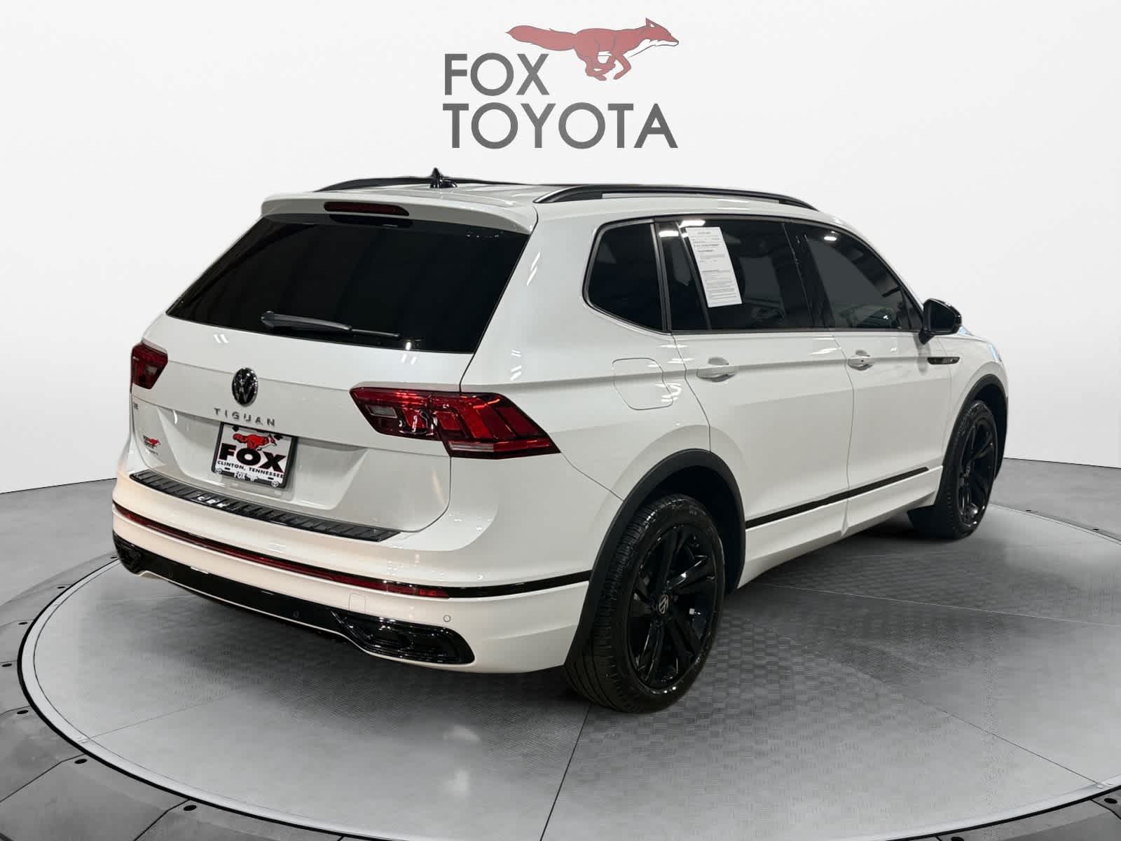 2024 Volkswagen Tiguan SE R-Line Black