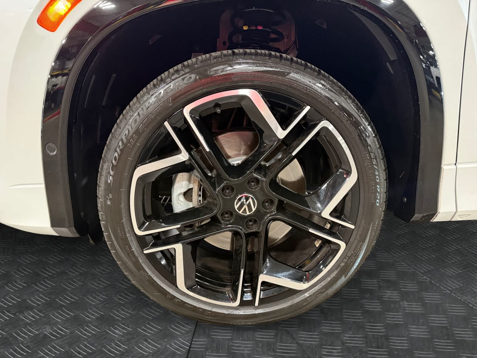 2025 Volkswagen Tiguan SEL R-Line
