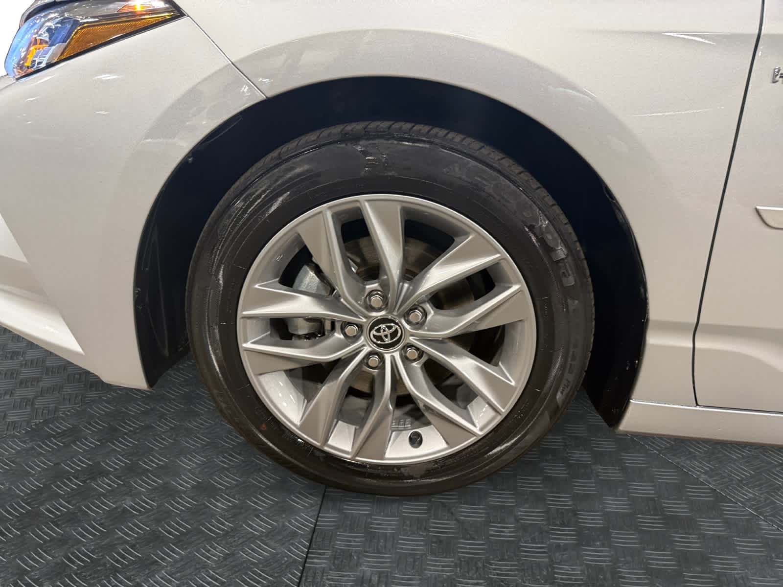 2020 Toyota Avalon Hybrid XLE