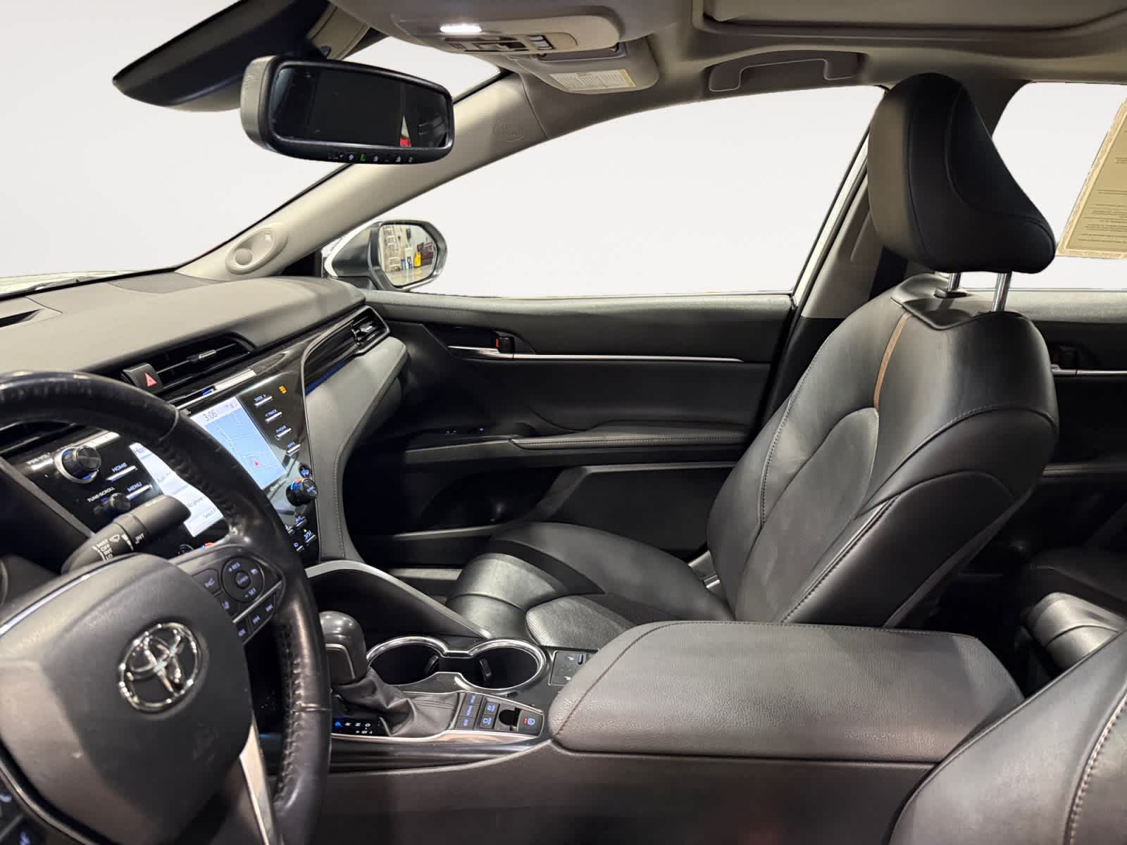 2020 Toyota Camry Hybrid XLE