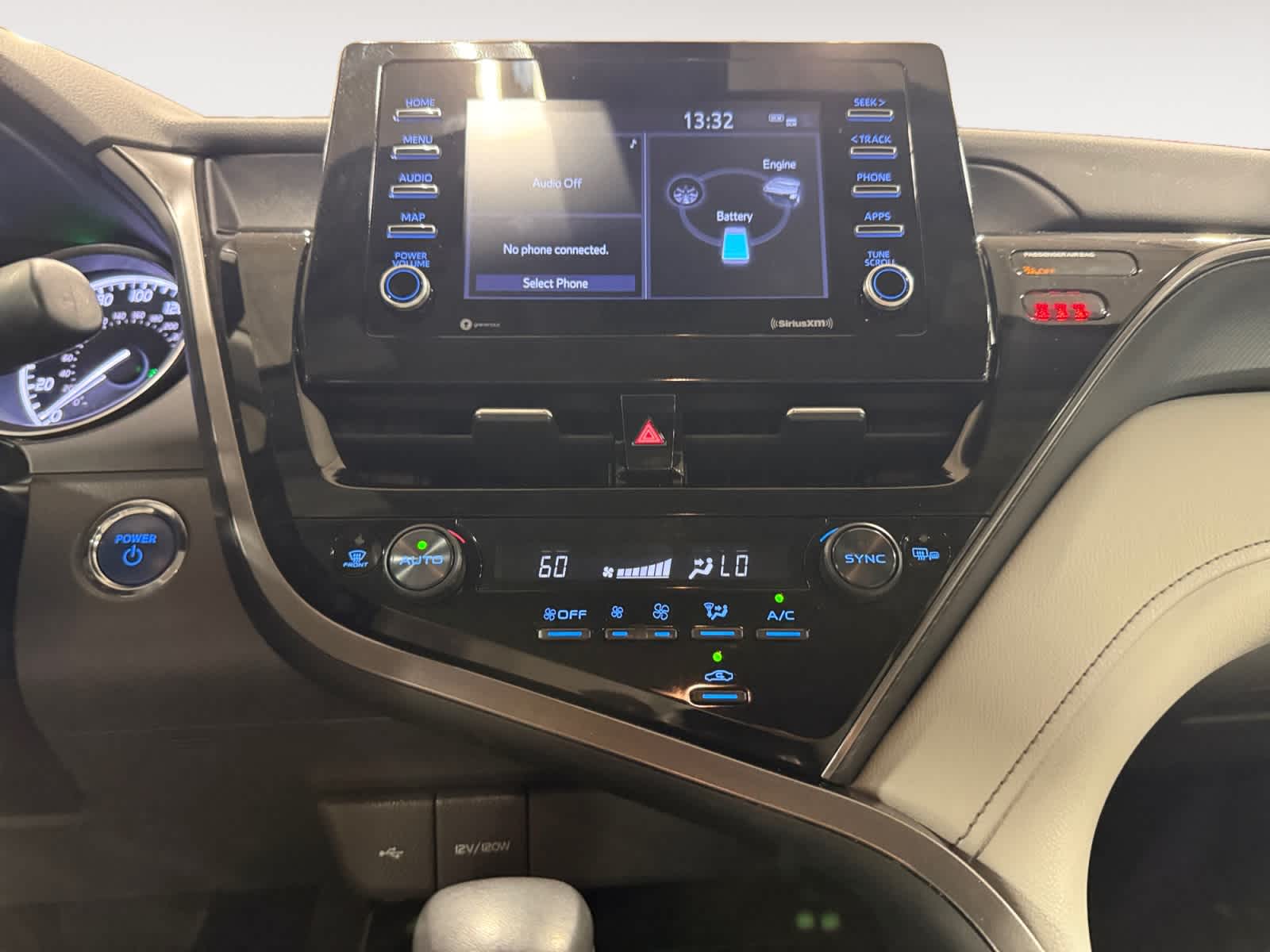 2024 Toyota Camry Hybrid SE