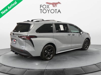 2025 Toyota Sienna Woodland Edition